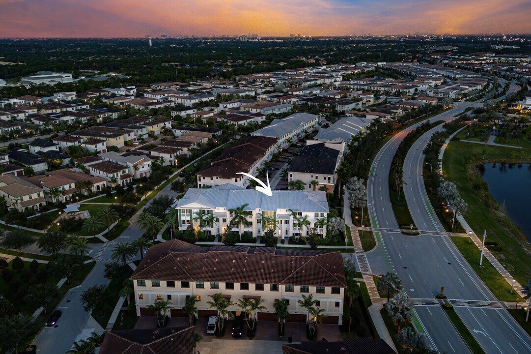 7114 Edison Pl in Palm Beach Gardens, FL - Building Photo