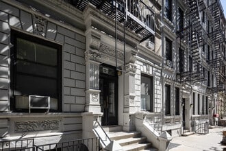 121 E 90th St in New York, NY - Building Photo - Building Photo