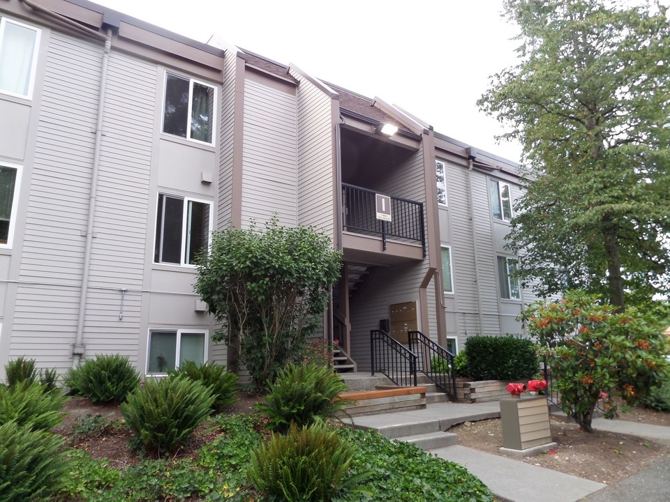 14600 NE 32nd St-Unit -# I-12 in Bellevue, WA - Building Photo