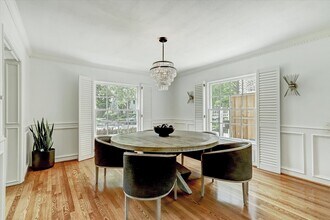 2136 Pelham Dr in Houston, TX - Building Photo - Building Photo