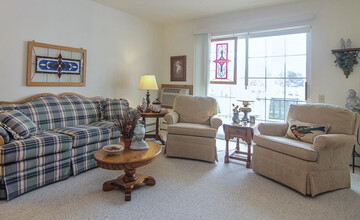 Brookside I & II Senior Apartments in Davenport, IA - Foto de edificio - Building Photo