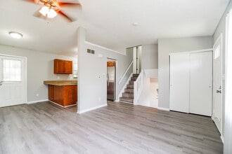 6840 Centennial Dr in Reynoldsburg, OH - Building Photo - Building Photo