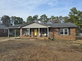 6758 Seaford Dr in Fayetteville, NC - Building Photo