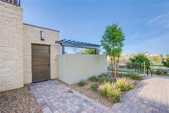 10960 Merito Ct in Las Vegas, NV - Building Photo - Building Photo