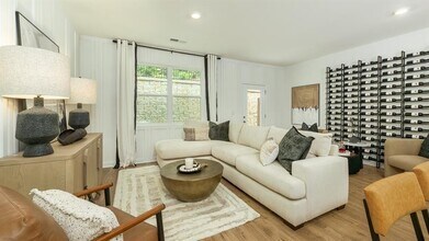 1392 Sweetshrub Dr in Atlanta, GA - Building Photo - Building Photo