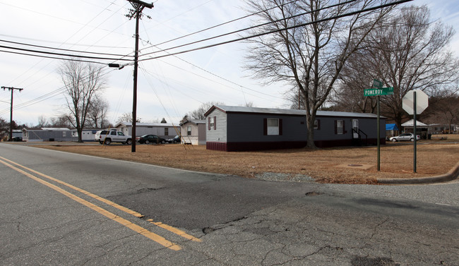 209 River St in Graham, NC - Foto de edificio - Building Photo