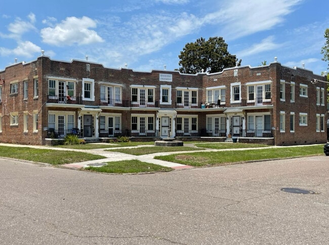 2000 N Market St, Unit 2