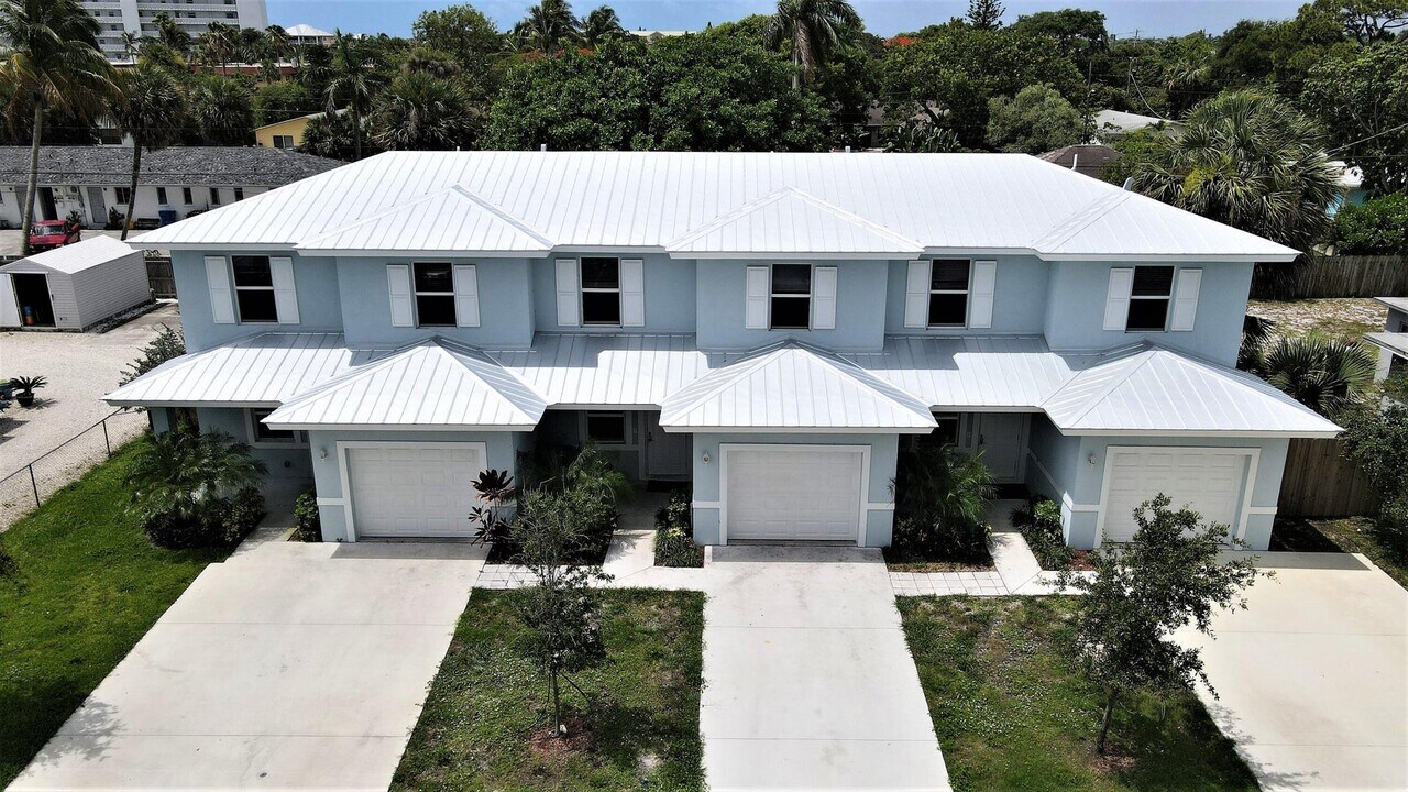 128 Lakeview Ave in Lantana, FL - Building Photo