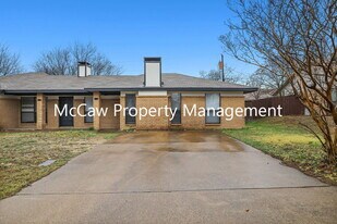 715 Long Ct in Cedar Hill, TX - Building Photo
