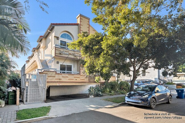 11733 Avon Way in Los Angeles, CA - Building Photo - Building Photo