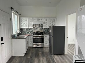 5437 Clybourn Ave, Unit ADU in Valley Village, CA - Building Photo - Building Photo