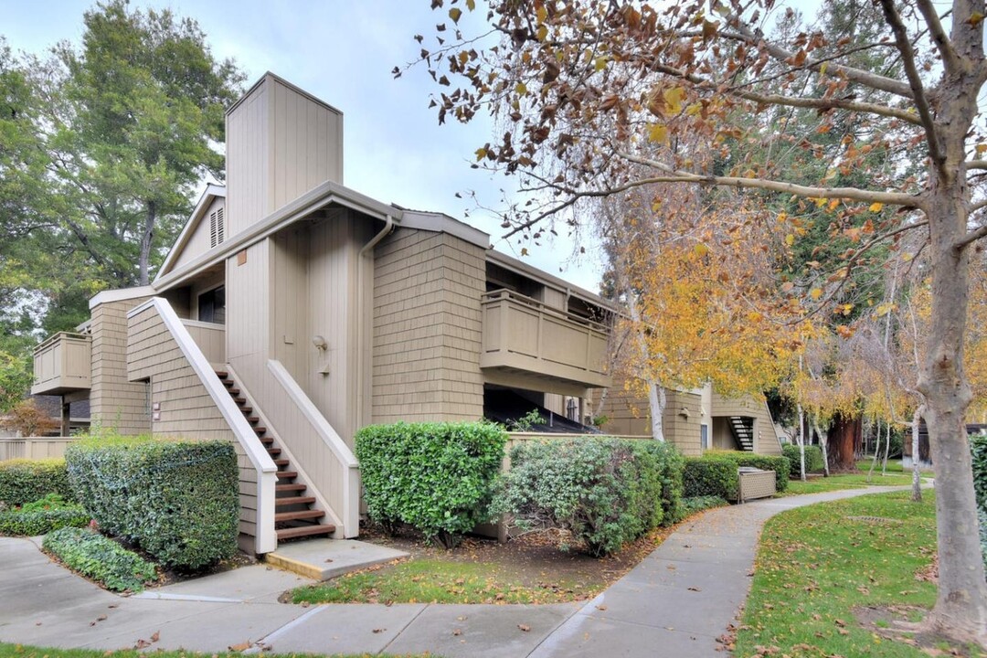 5494 Makati Cir in San Jose, CA - Building Photo