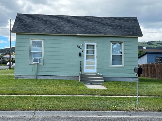 property at 1837 Billings Ave