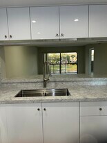 10255 NW 9th Street Cir, Unit 205-7 in Miami, FL - Building Photo