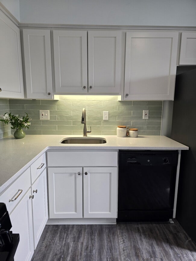 108 Seaside Ave in Milford, CT - Building Photo - Building Photo