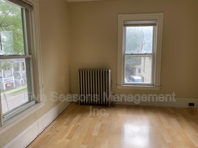 21 Lafayette Pl in Burlington, VT - Building Photo - Building Photo