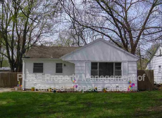 2333 SW Moundview Dr in Topeka, KS - Building Photo - Building Photo