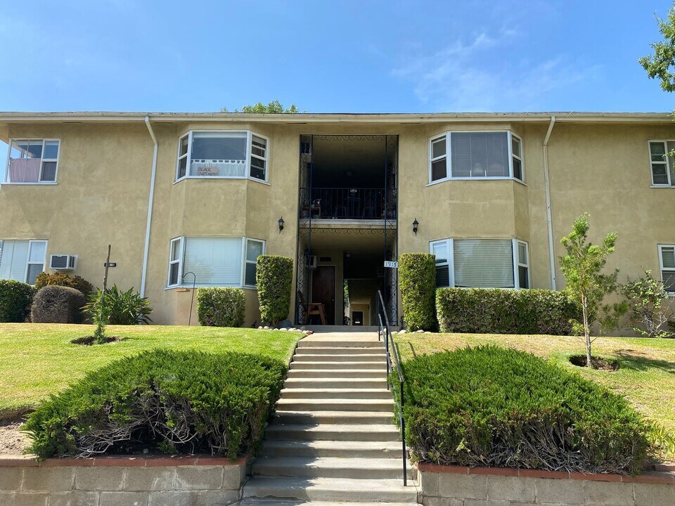 1915 Minoru Dr in Altadena, CA - Building Photo