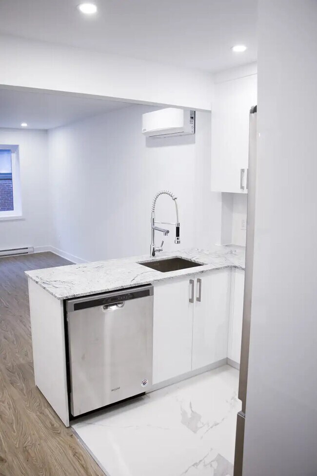 4820 De La Côte-Sainte-Catherine Ch in Montréal, QC - Building Photo - Building Photo