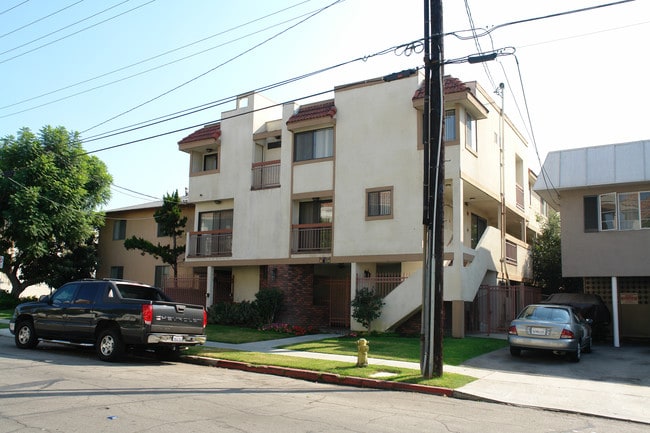 326 E Fairview Ave in Glendale, CA - Building Photo - Building Photo