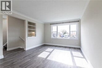 2337 Barclay Rd in Burlington, ON - Building Photo - Building Photo
