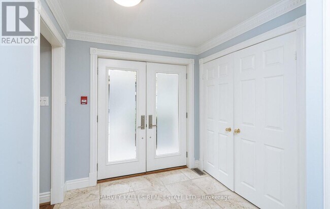 22 Lower Village Gate in Toronto, ON - Building Photo - Building Photo