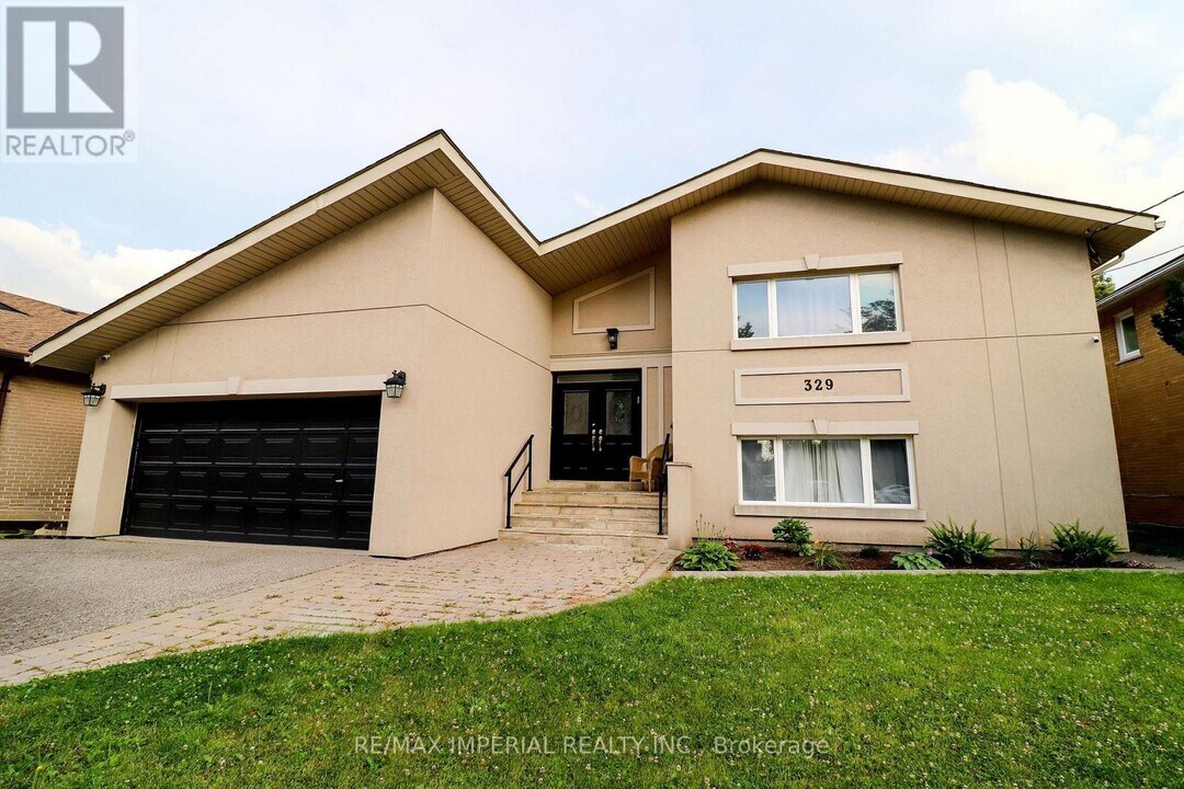 329 Homewood Ave in Toronto, ON - Building Photo