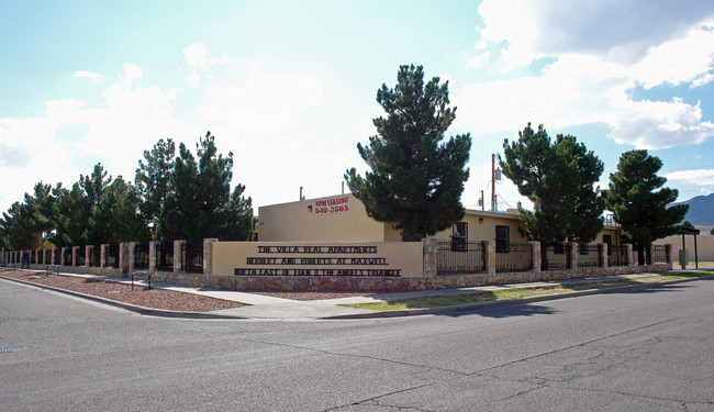 Villa Real Apartments in El Paso, TX - Foto de edificio - Building Photo