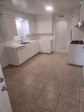 11194 Magnolia Ave in Riverside, CA - Foto de edificio - Building Photo