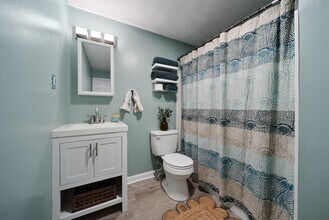 33 Andrew St in Manchester, NH - Building Photo - Building Photo