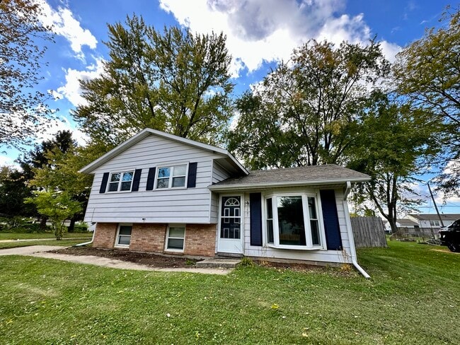 1501 Bonnie Ave in Dixon, IL - Building Photo - Building Photo