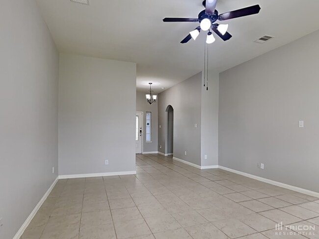 7627 Daisy Port Ln in Conroe, TX - Foto de edificio - Building Photo