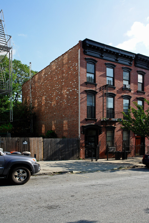 9 4th St in Brooklyn, NY - Building Photo