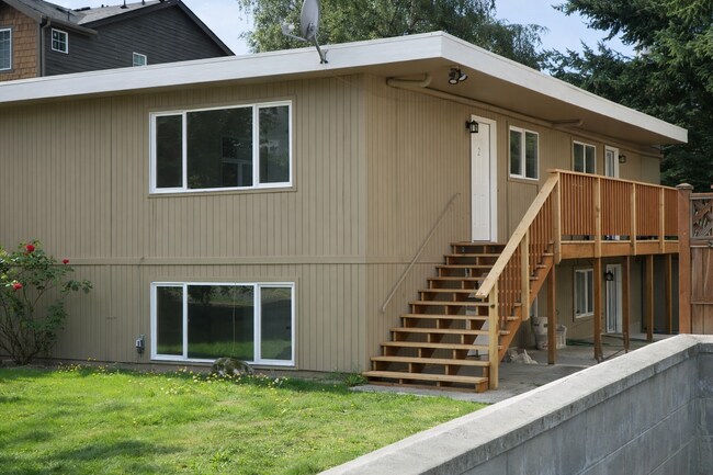 10550 Midvale Ave N