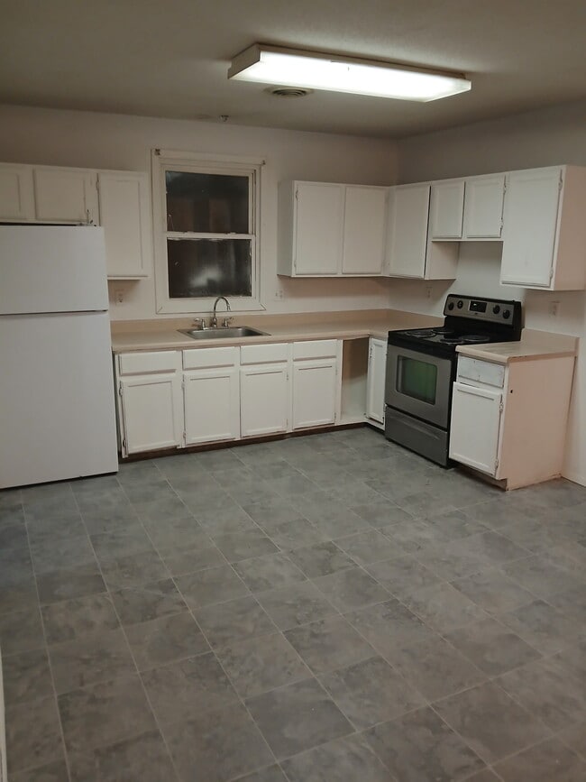 941 W 8th St in Sioux Falls, SD - Building Photo - Building Photo