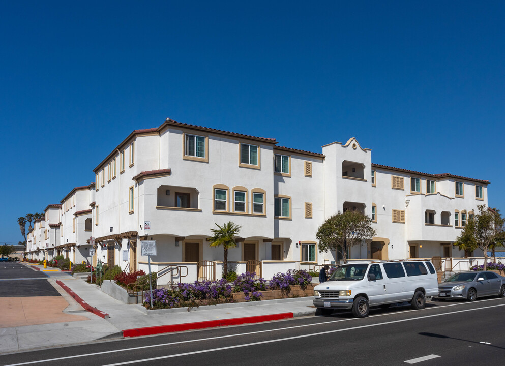 Vista Pacifica in Oxnard, CA - Building Photo