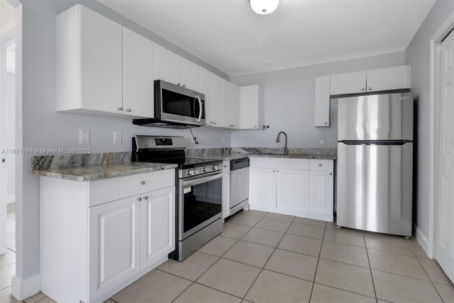 2401 Xelda Ave N in Lehigh Acres, FL - Building Photo - Building Photo