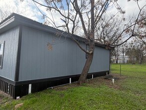 806 S Rusk Ave in Cameron, TX - Foto de edificio - Building Photo
