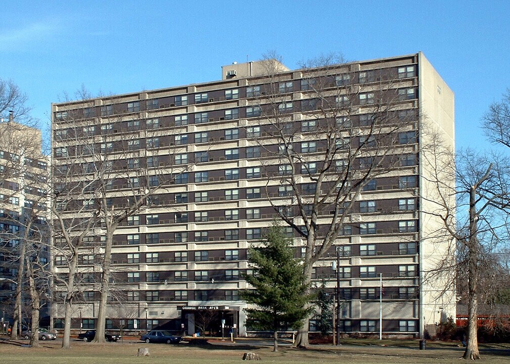 Orange Park Apartments in Orange, NJ - Foto de edificio