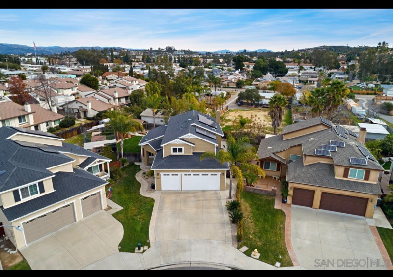 1000 Princess Kyra Pl in Escondido, CA - Foto de edificio