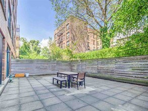 222 Montgomery St-Unit -1K in Jersey City, NJ - Foto de edificio - Building Photo