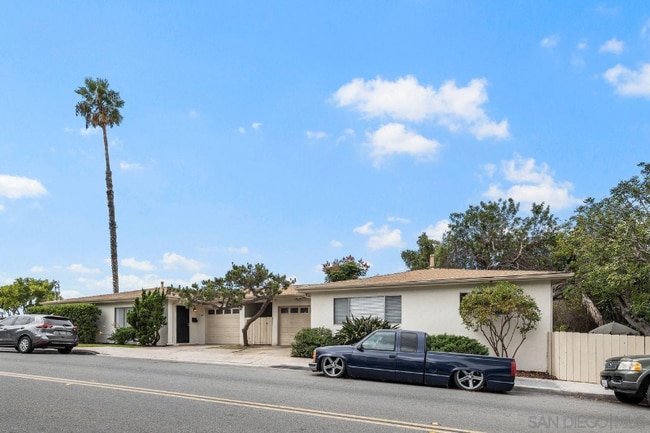 5304 Monroe Ave in San Diego, CA - Foto de edificio - Building Photo
