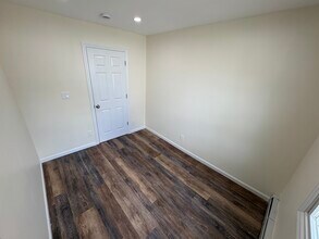 1542 Potter Blvd, Unit 1 in Bay Shore, NY - Building Photo - Building Photo