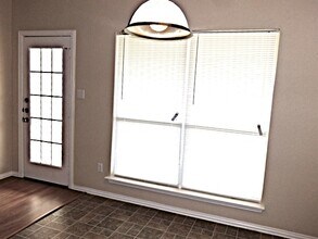 1373 Meadowbrook Ln in Crowley, TX - Building Photo - Building Photo