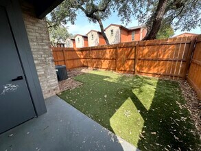 2718 Old Field Dr in San Antonio, TX - Building Photo - Building Photo