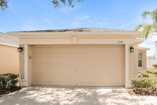 7329 Lumber Port Dr in Ruskin, FL - Building Photo