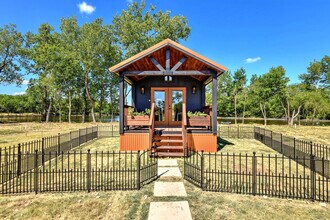 2510 Private Road 1180 in Celeste, TX - Building Photo - Building Photo