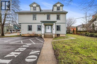 122 Hellems Ave in Welland, ON - Building Photo