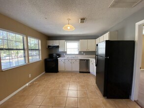 910 Decker Frst Blvd in Magnolia, TX - Building Photo - Building Photo