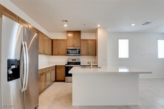 5728 CRENELLATED St in Las Vegas, NV - Foto de edificio - Building Photo